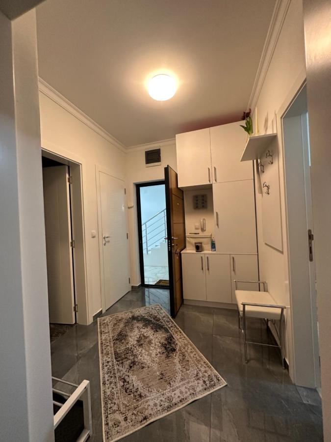 Kashmir Apartment *