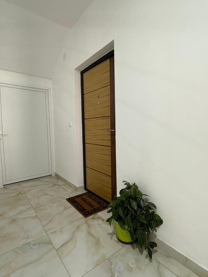 Kashmir Apartment Golubac