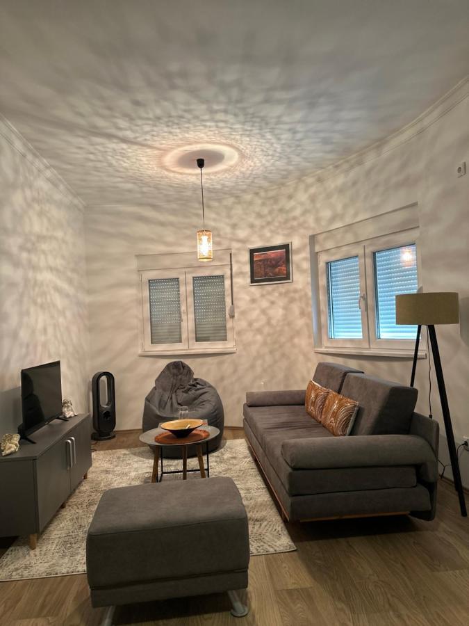 Kashmir Apartment *